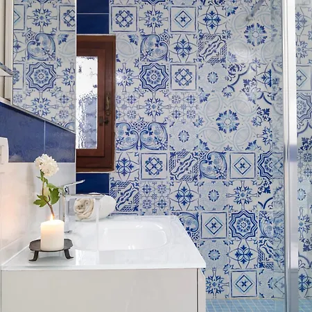 Villa Sandra 10, Emma